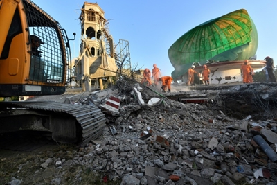 Earthquake death toll hits 98