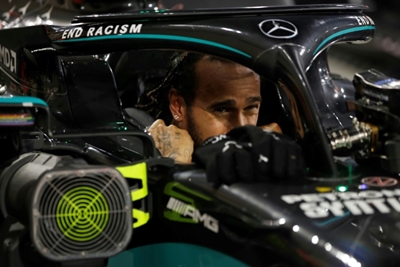 Hamilton in race against time to prove fitness for season finale