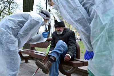Young street doctor defies virus to help Belarus homeless  