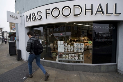 Marks and Spencer agrees deal with Ocado to sell food online