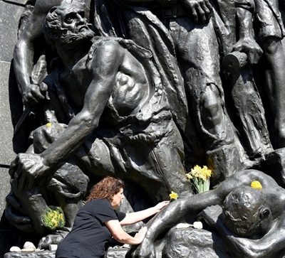 Poland amends controversial Holocaust law