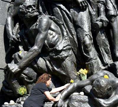 Poland amends controversial Holocaust law