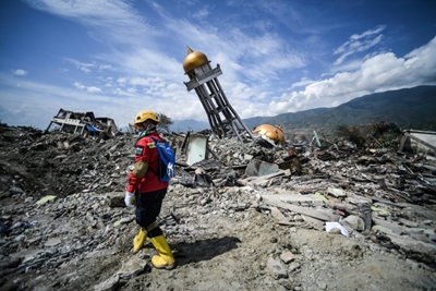 Indonesia quake: Death toll nears 2000