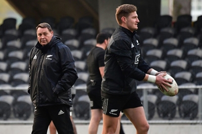 Steady All Blacks opt for experience over form