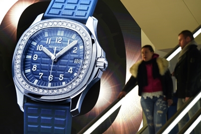 Luxury watchmakers plan for Brexit, cope with French protests