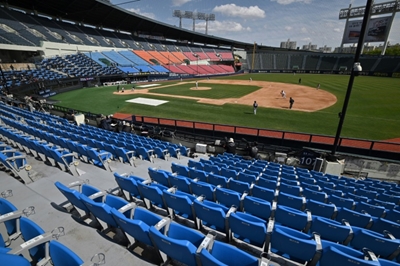 Baseball back as professional sport returns in South Korea