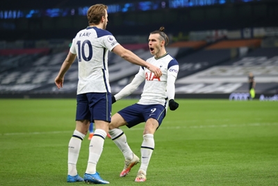 Mourinho praises Spurs after reaching 100 goals this season