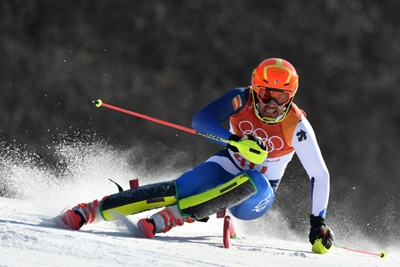 Confined Spaniard stays safe by skiing in his living room