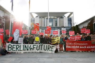 Marathon Merkel govt talks drag as climate deal proves elusive