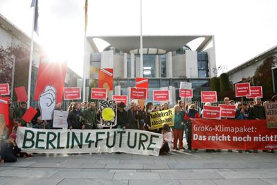 Marathon Merkel govt talks drag as climate deal proves elusive