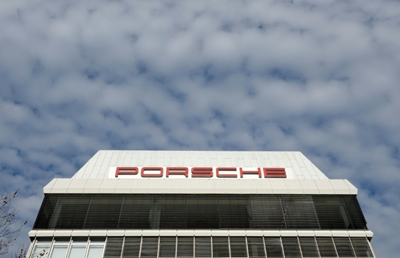 German prosecutors raid Porsche in corruption probe