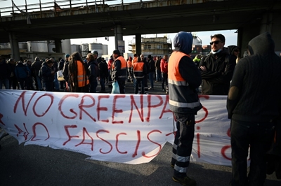 Protests and blockades greet new Italy Covid rules