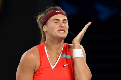 Sabalenka battles from set down to stay in Australian Open