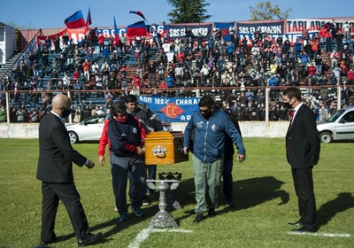 Fans mourn slain ex-footballer revered by Maradona as 'world best'