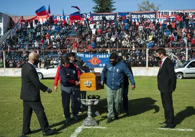 Fans mourn slain ex-footballer revered by Maradona as 'world best'