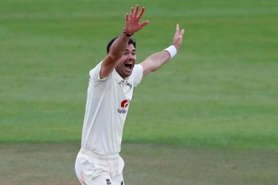 Anderson kept waiting for 600th wicket as Pakistan frustrate England