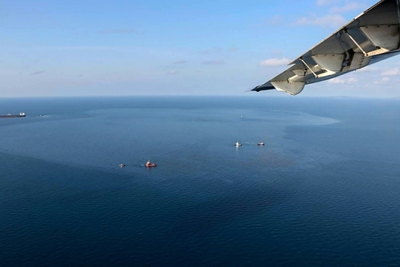Thailand rushes to contain oil spill after undersea leak