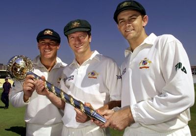Cricket legend Warne's cap raises Aus$1m for bushfire appeal
