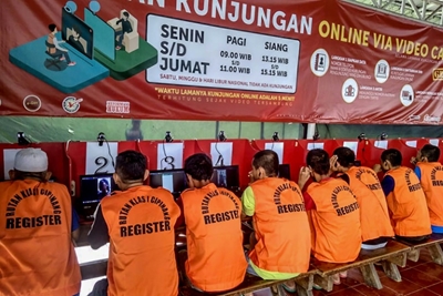 Indonesia frees 18,000 inmates from bursting jails over virus fears