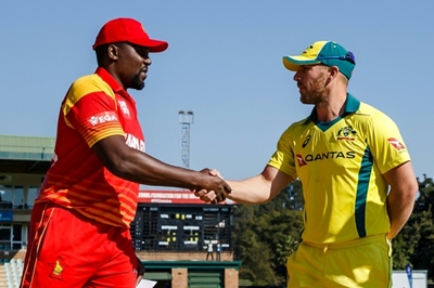 Records tumble as Australia reach 229-2