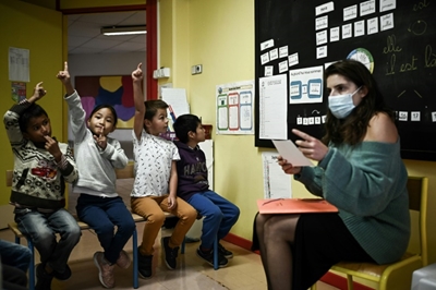 French teachers to walk out over Covid confusion