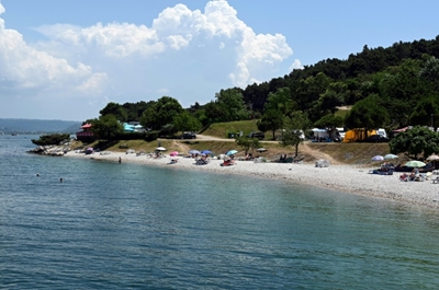 Croatia mulls 'tourist corridors' for Czechs