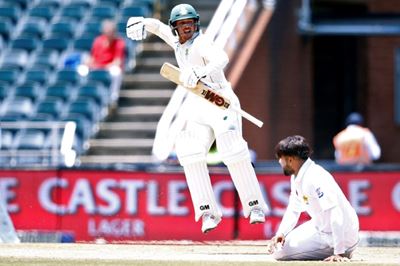 De Kock puts South Africa on top, warns clean sweep will be 'tough'