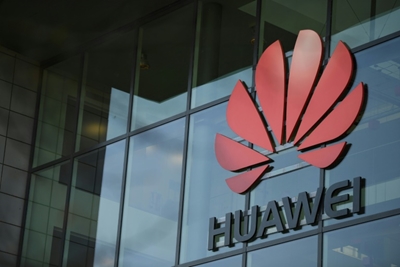 Huawei launches UK 5G charm offensive