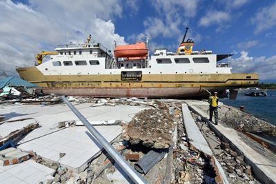 3 Dead as strong quake hits Indonesia