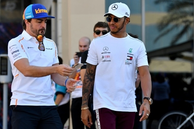 Hamilton says F1 will miss departing Alonso 