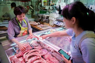 Swine fever sends China's pork prices, imports soaring