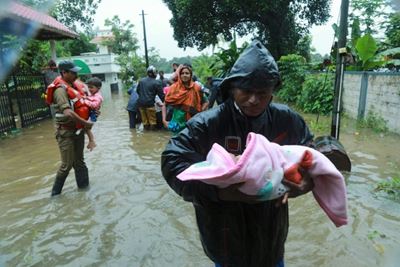 India warns of 'extremely grave' crisis as flood toll rises