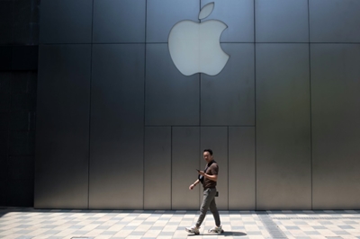 Jury still out in Apple-Samsung iPhone patent trial