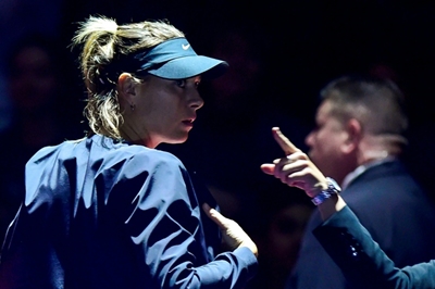 Shoulder pain forces Sharapova out of St Petersburg 