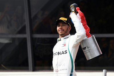 Hamilton stays calm as Mercedes build momentum 