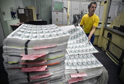 Russia steps in to support tumbling ruble
