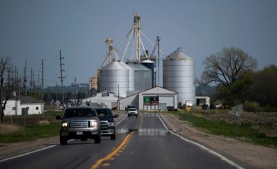 Trapped US farmer cuts off own leg to save life