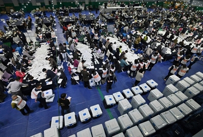 South Korea ruling party wins parliamentary majority