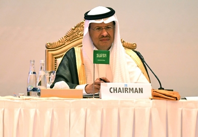 Saudi raps oil producers over flouting of output cuts