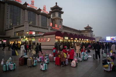 Chinese begin Lunar holiday exodus in the millions
