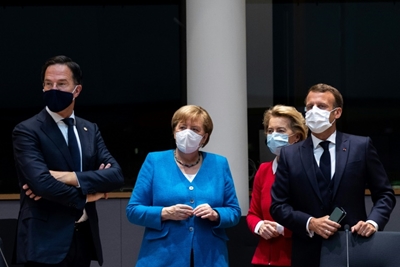 Deadlocked EU leaders try to save marathon virus rescue summit