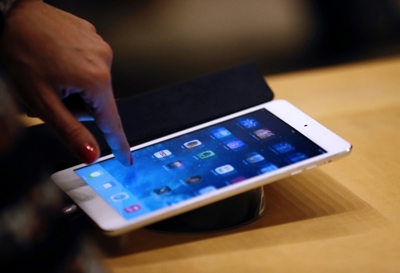 Apple security chief allegedly tried to bribe police with iPads