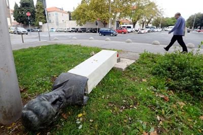Croatian man breaks leg while vandalising anti-fascist monument