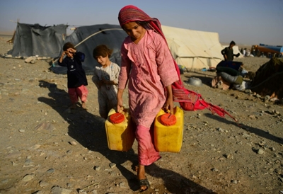 Afghan farmers fleeing drought face more hardship in camps 