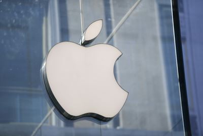 Facebook, Apple chiefs unleash barbs as App Store feud heats up
