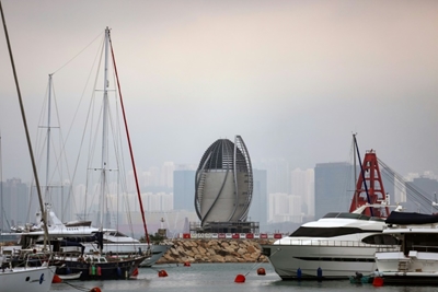 Hong Kong admits world's largest air purifier choked on debut
