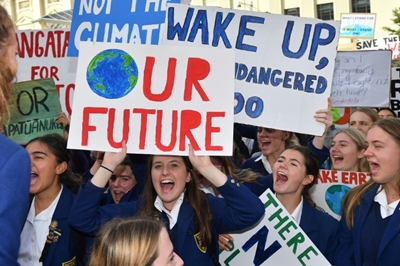 'No Planet B': Global youth demo for climate kicks off