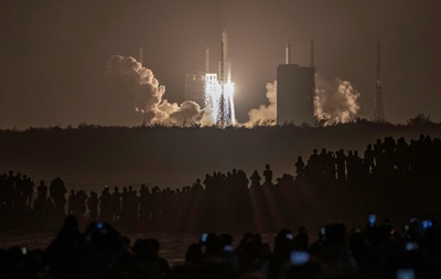 China launches Moon probe to bring back lunar rocks