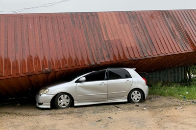 Mozambicans scramble to save themselves after cyclone Idai