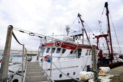 France defers reprisals in post-Brexit fish fight